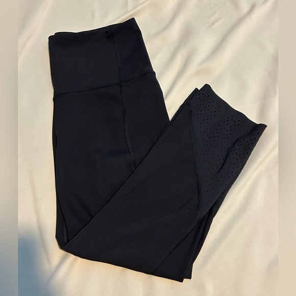 Lululemon Anew Crop (21") Leggings in Black - Size 6 - Picture 2 of 8